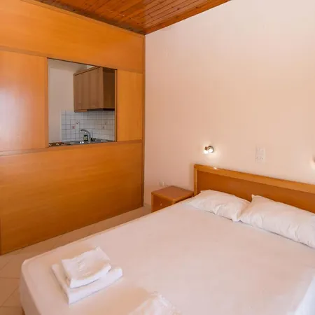 Dionysos Apartament *